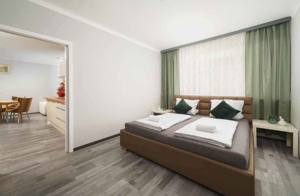 Brand-new On Shopping Street In Schoenbrunn With Lift Access * Viena