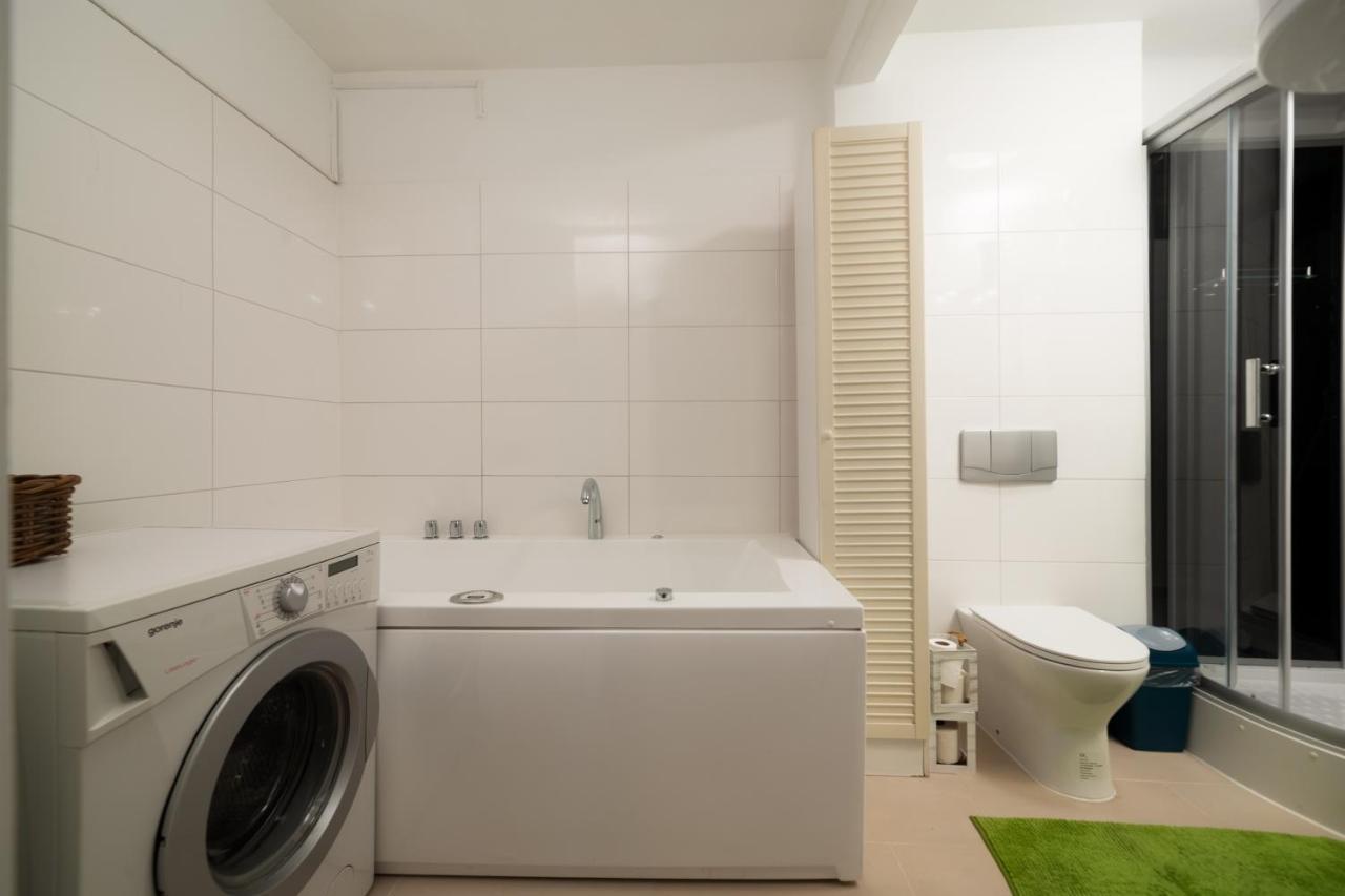 Brand-new On Shopping Street In Schoenbrunn With Lift Access Appartement *