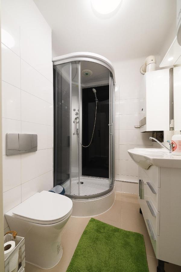 Brand-new On Shopping Street In Schoenbrunn With Lift Access Appartement Wenen