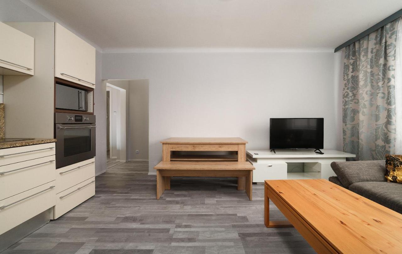 Appartement Brand-new On Shopping Street In Schoenbrunn With Lift Access Wenen