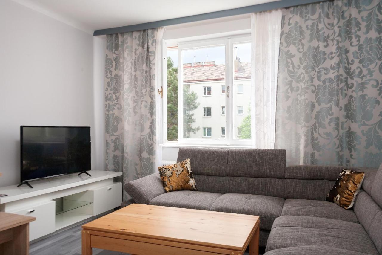 Brand-new On Shopping Street In Schoenbrunn With Lift Access * Wenen