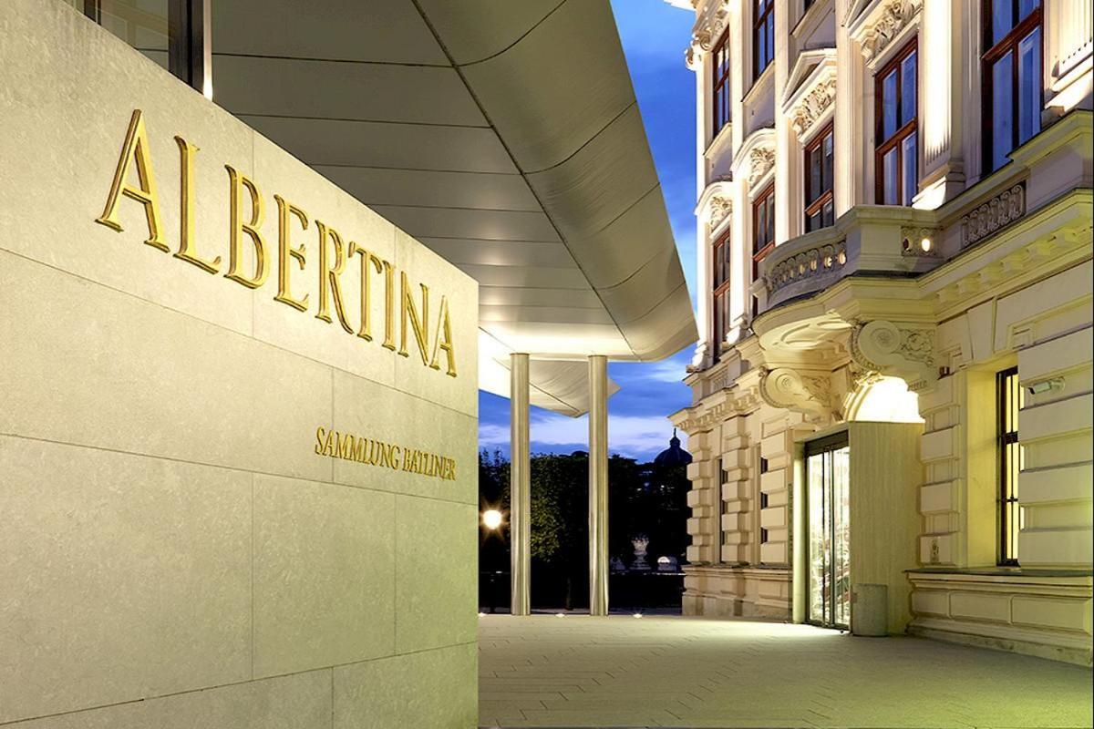 Brand-new On Shopping Street In Schoenbrunn With Lift Access Appartement