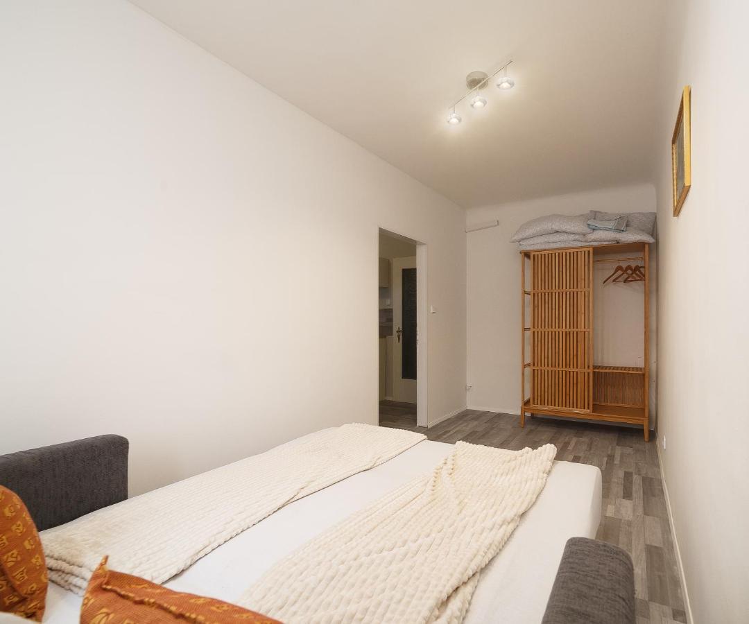 Brand-new On Shopping Street In Schoenbrunn With Lift Access * Vienne