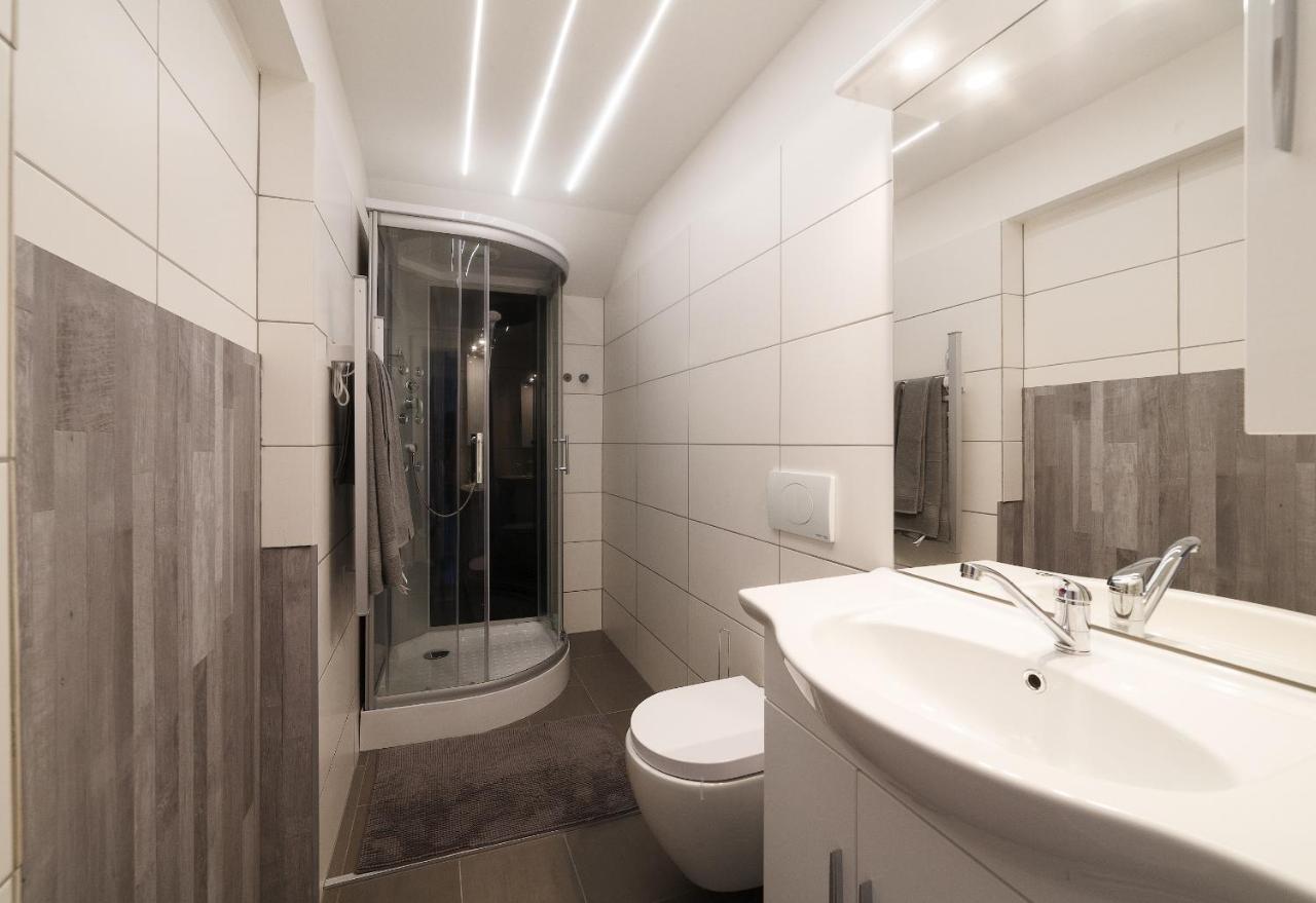Brand-new On Shopping Street In Schoenbrunn With Lift Access Appartement